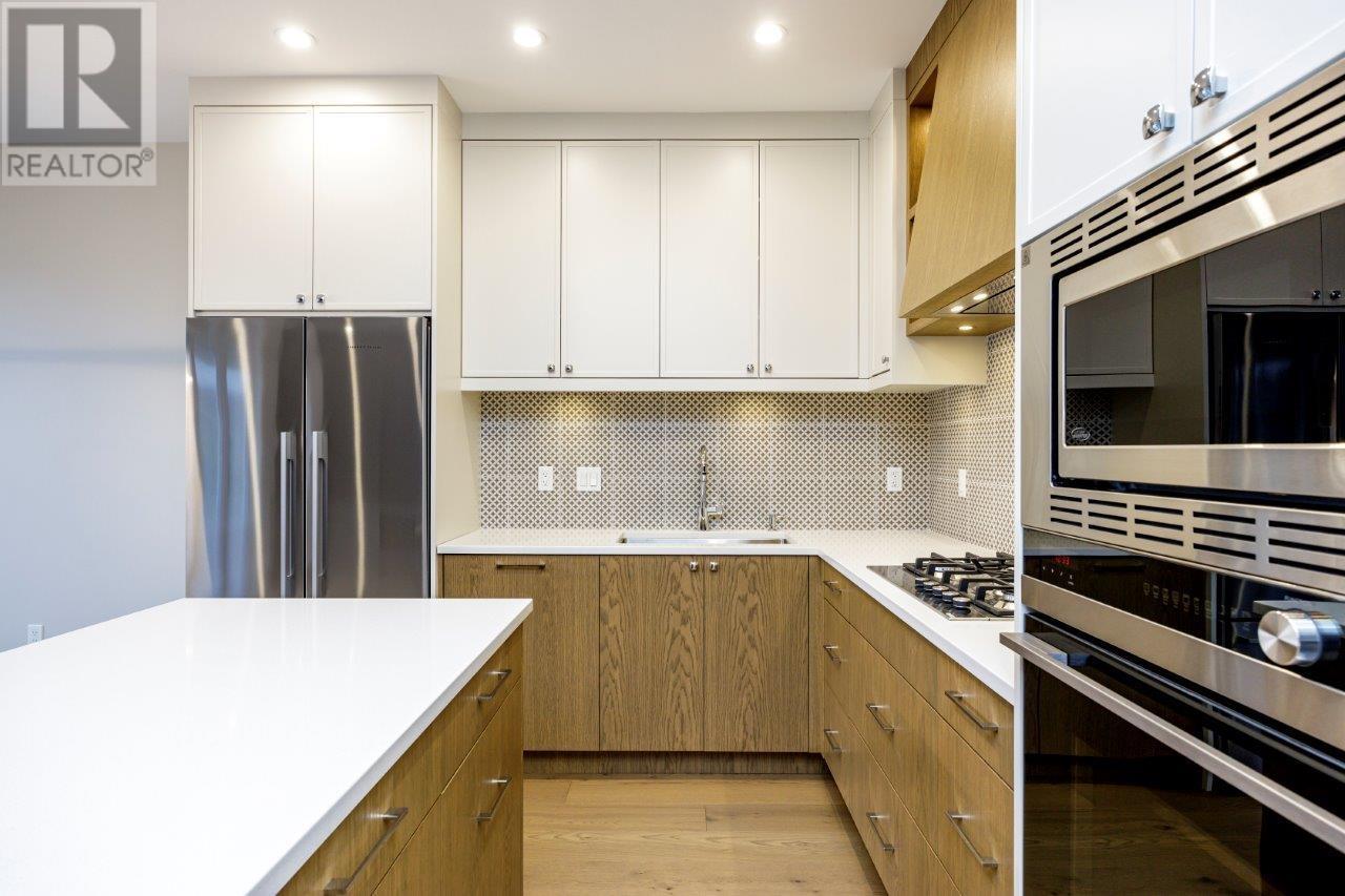 336 E 17TH STREET, North Vancouver