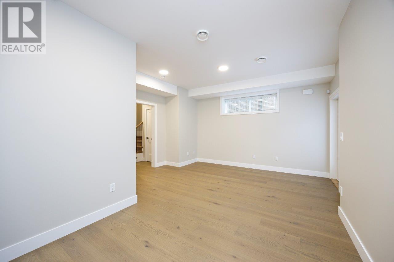 336 E 17TH STREET, North Vancouver