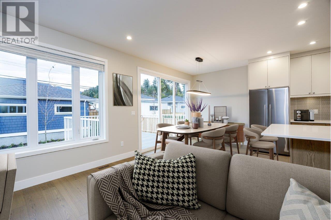 336 E 17TH STREET, North Vancouver