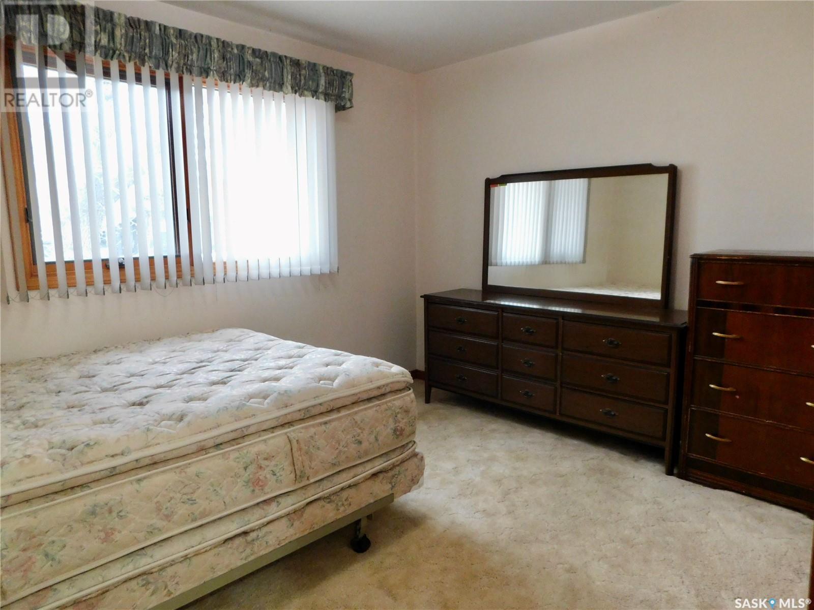 Photo 17 of 517 3rd Avenue E, Assiniboia SK