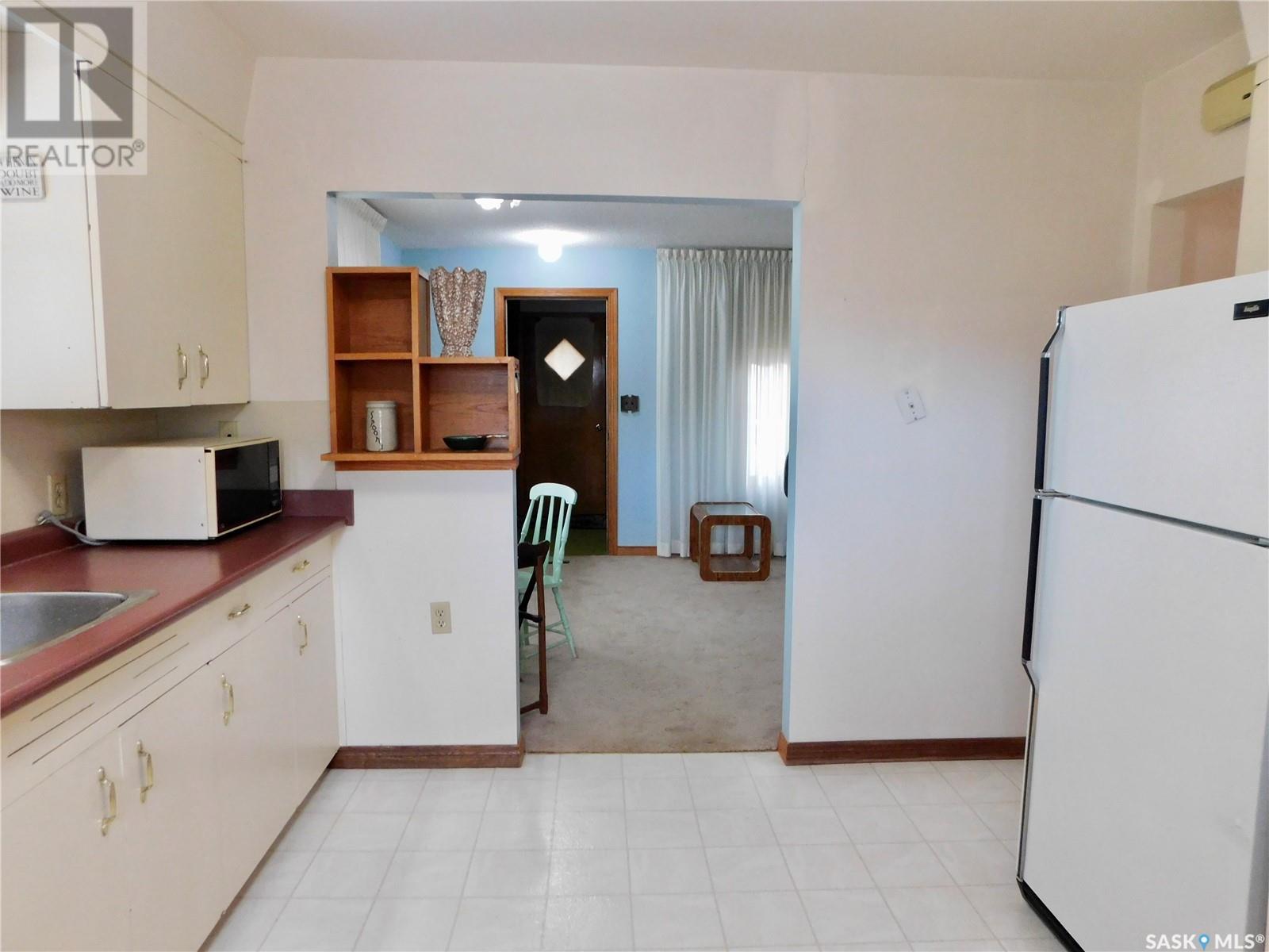 Photo 10 of 517 3rd Avenue E, Assiniboia SK