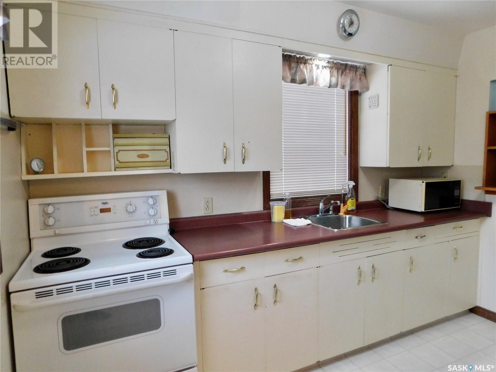 Photo 11 of 517 3rd Avenue E, Assiniboia SK