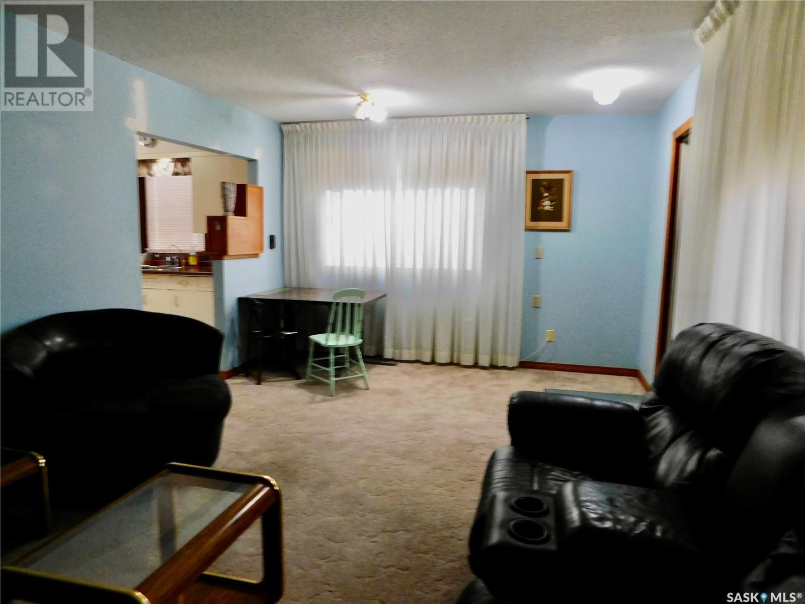 Photo 6 of 517 3rd Avenue E, Assiniboia SK