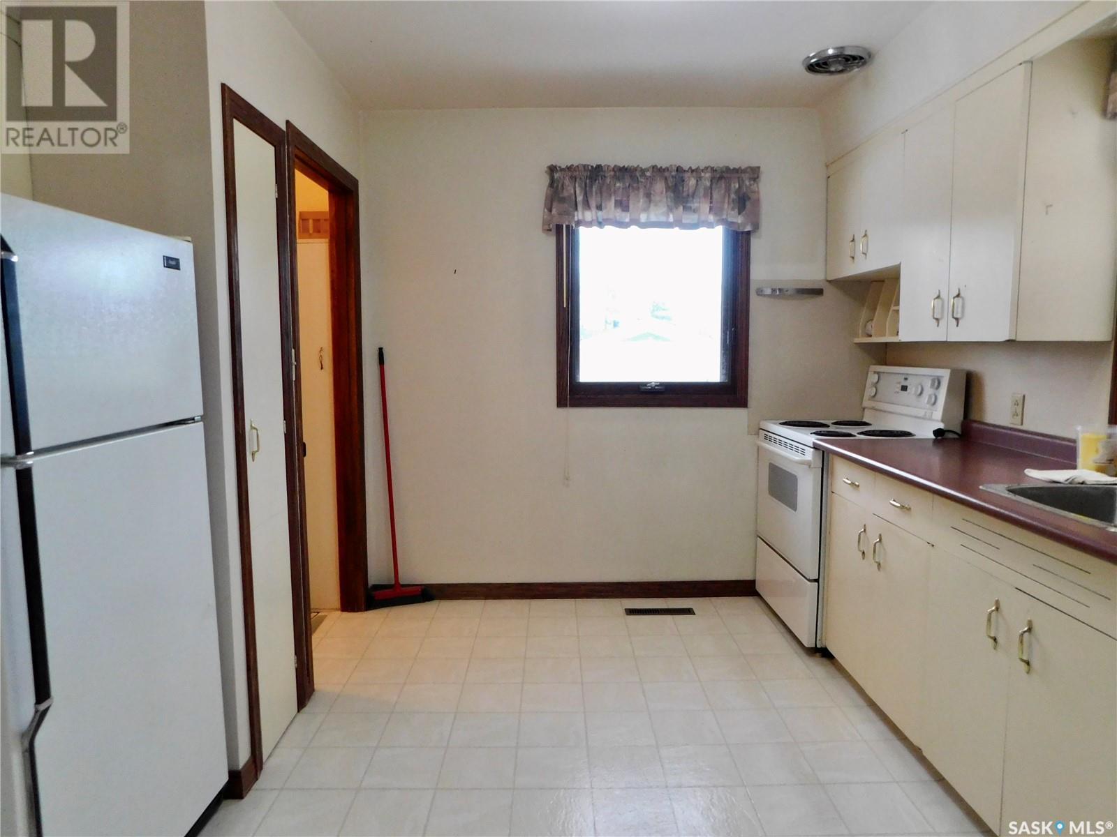 Photo 13 of 517 3rd Avenue E, Assiniboia SK