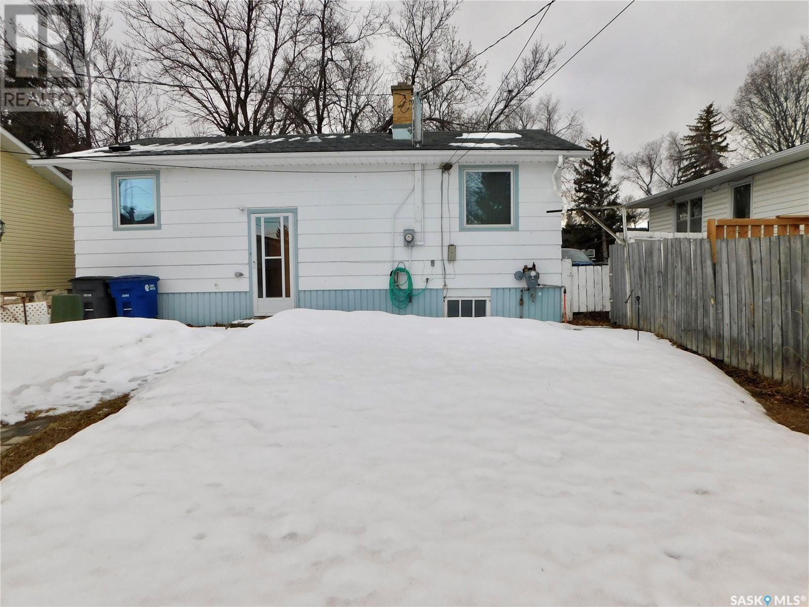 Photo 33 of 517 3rd Avenue E, Assiniboia SK