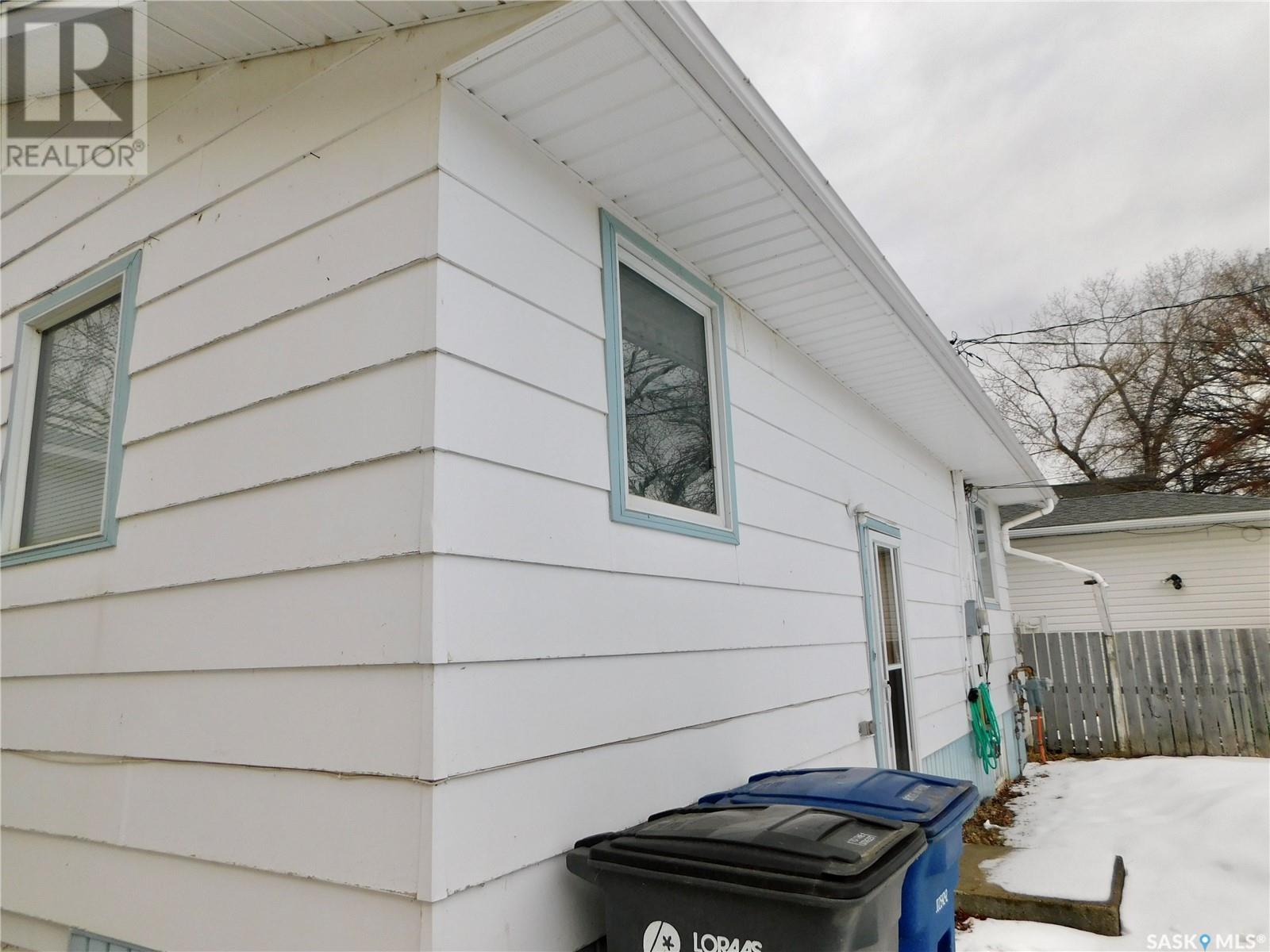 Photo 30 of 517 3rd Avenue E, Assiniboia SK