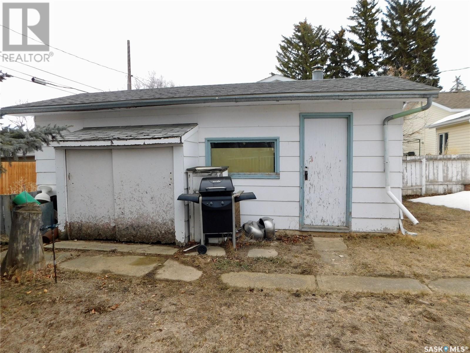 Photo 32 of 517 3rd Avenue E, Assiniboia SK