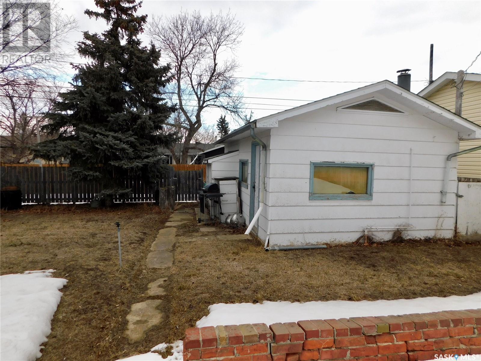 Photo 31 of 517 3rd Avenue E, Assiniboia SK