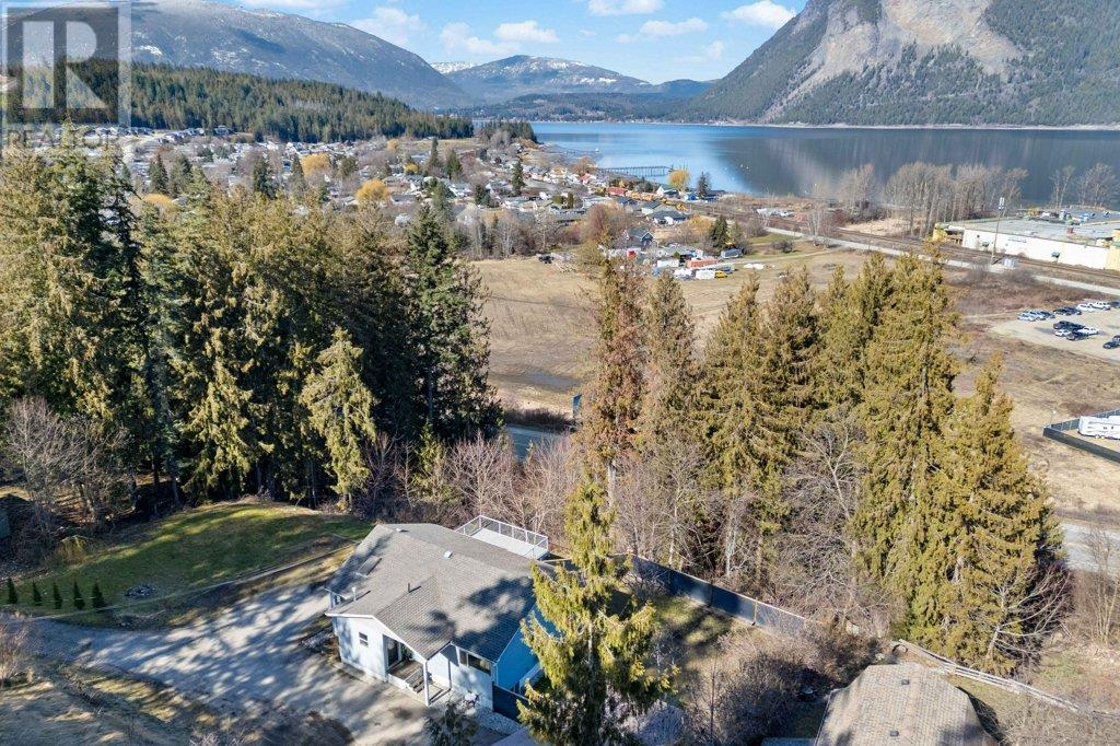  5881 71 Avenue Northeast, Salmon Arm