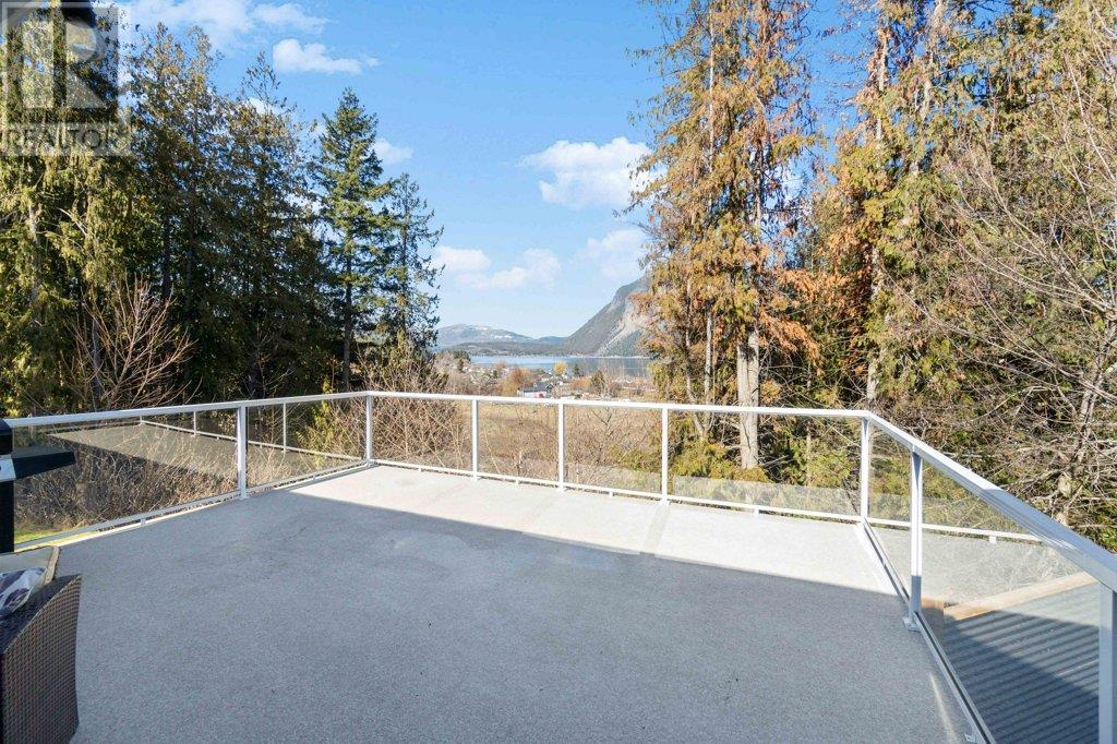  5881 71 Avenue Northeast, Salmon Arm