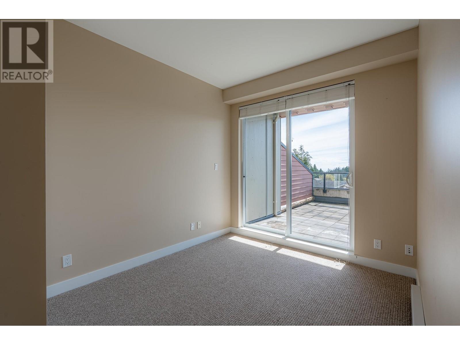 208 875 GIBSONS WAY, Gibsons
