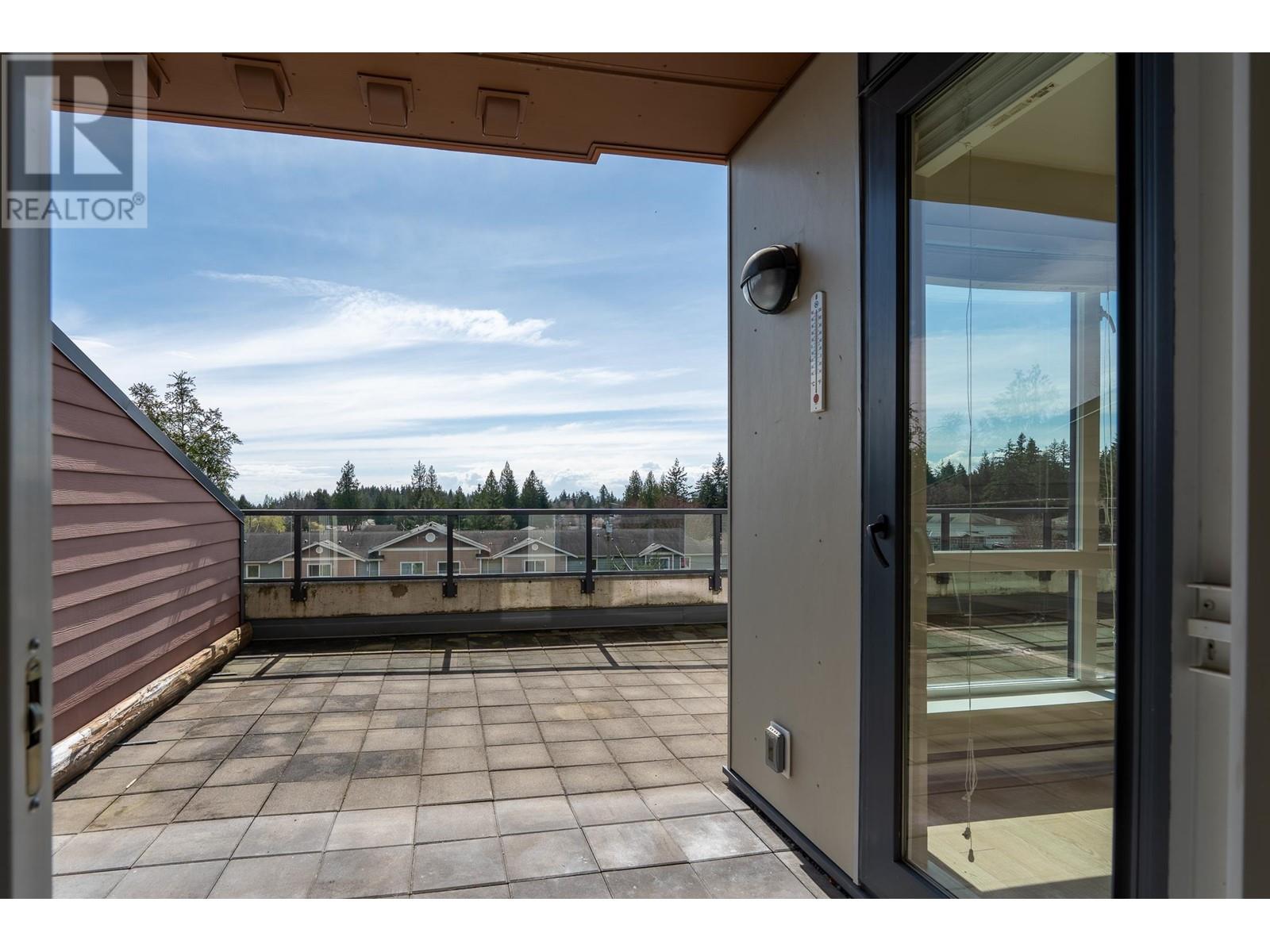 208 875 GIBSONS WAY, Gibsons