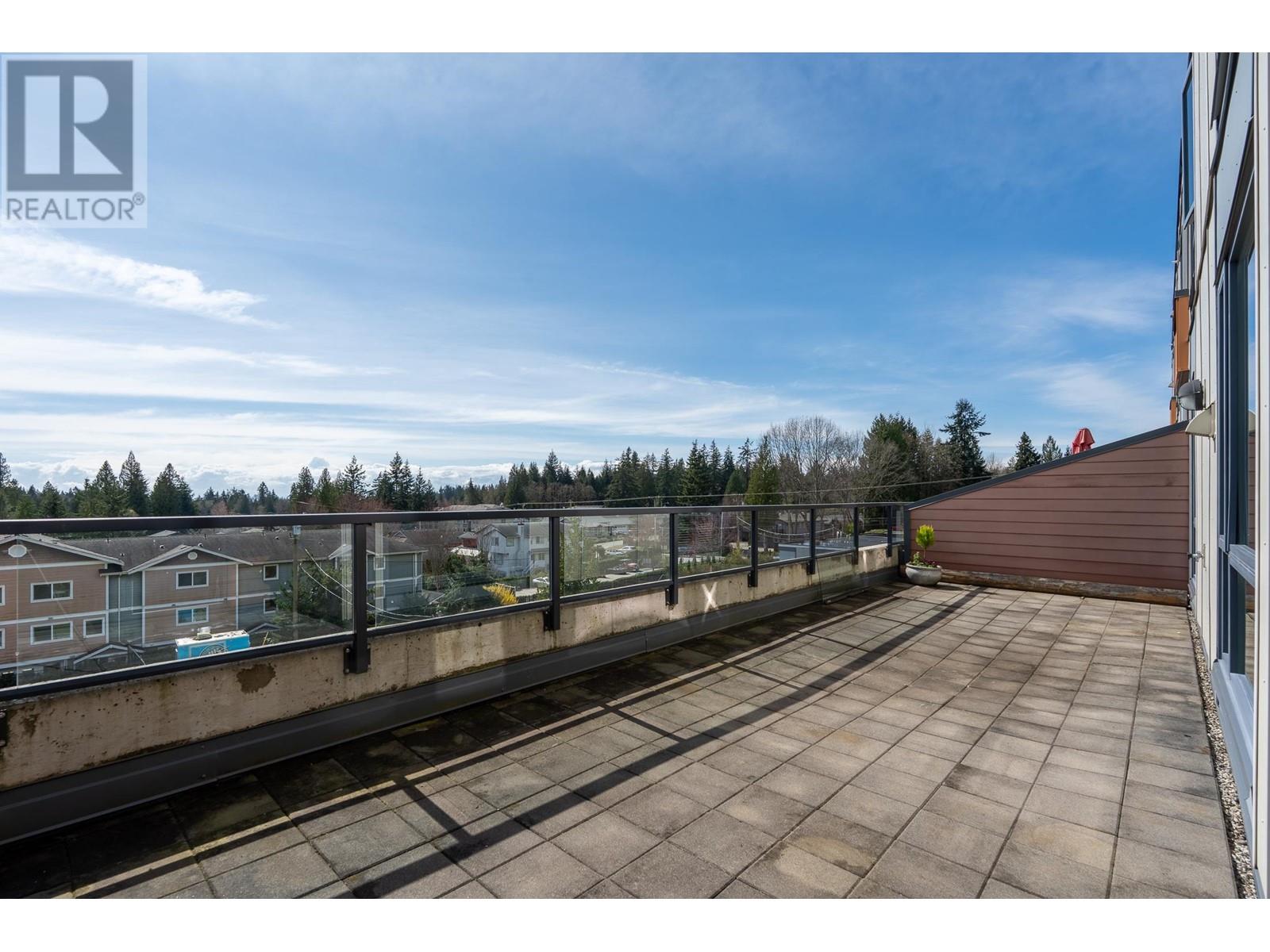 208 875 GIBSONS WAY, Gibsons