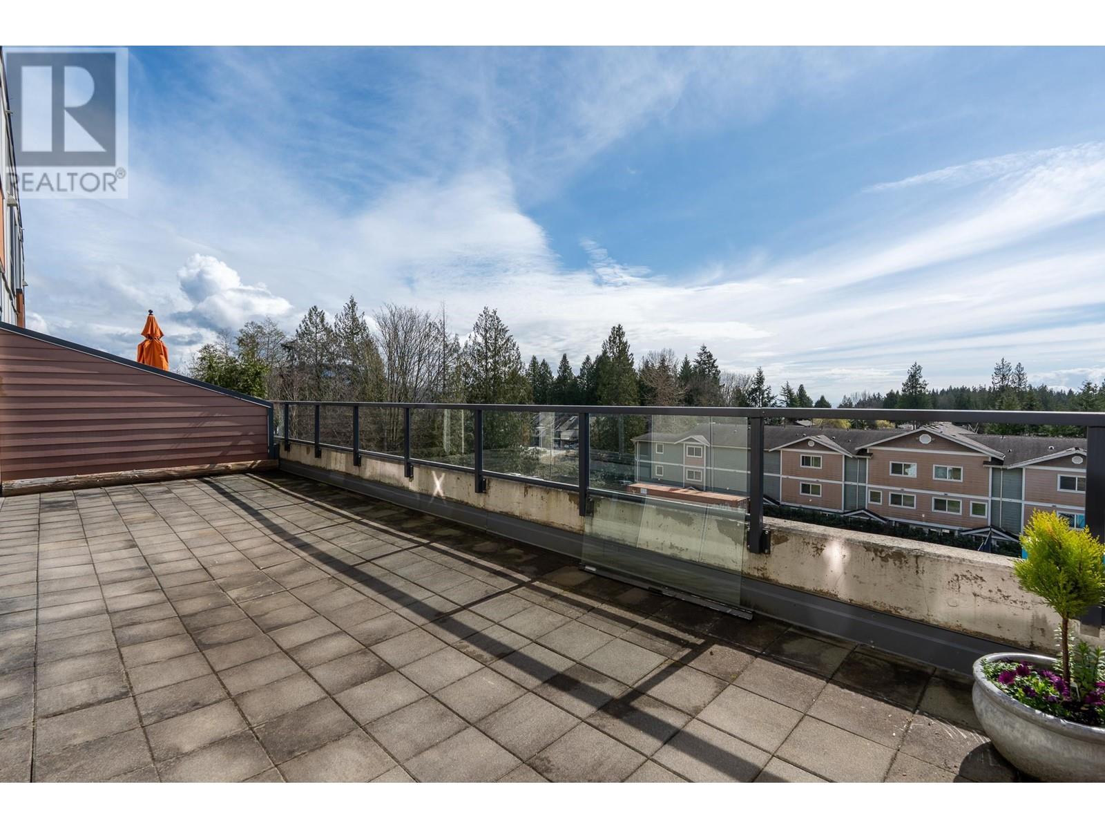 208 875 GIBSONS WAY, Gibsons