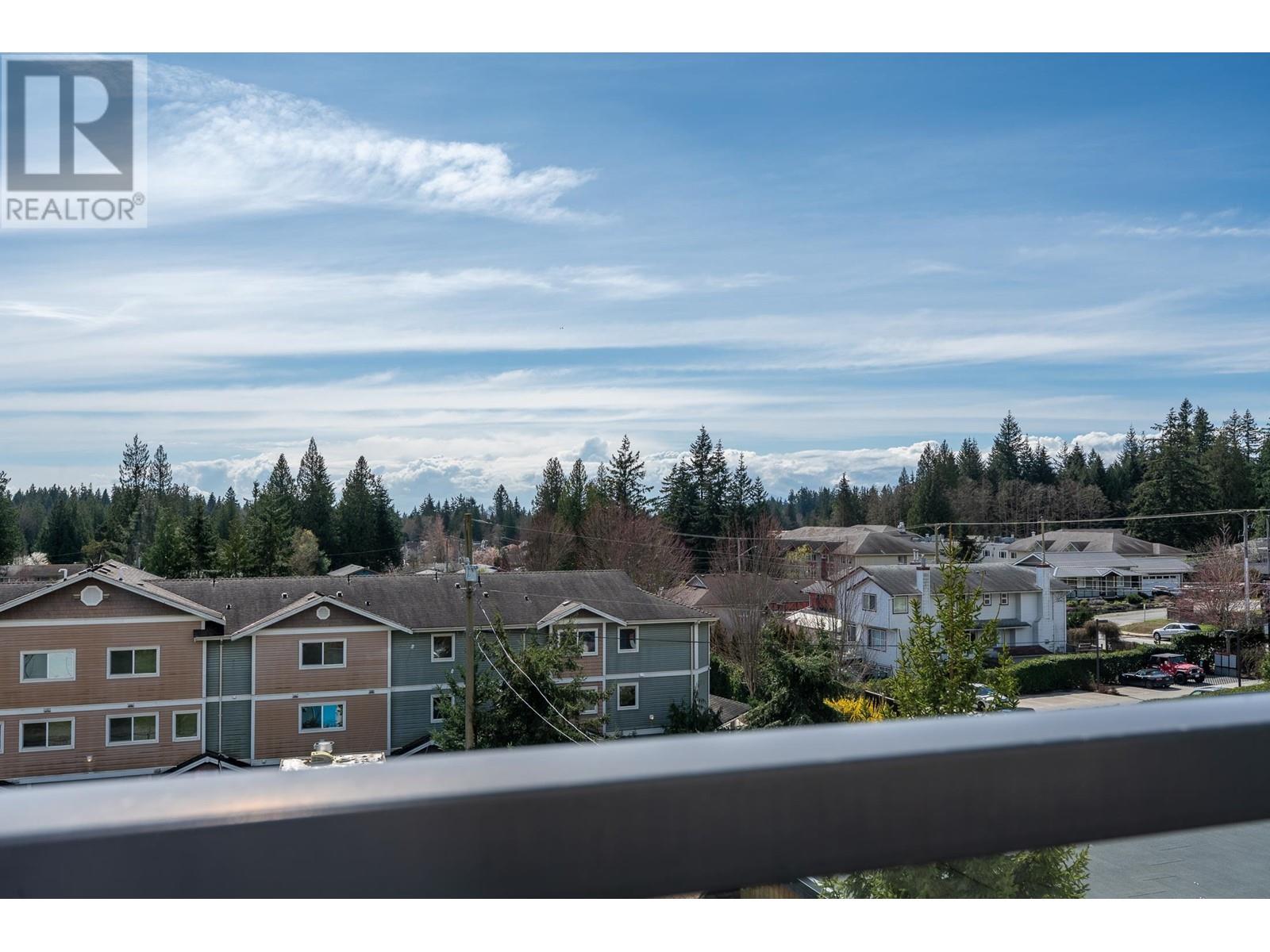 208 875 GIBSONS WAY, Gibsons