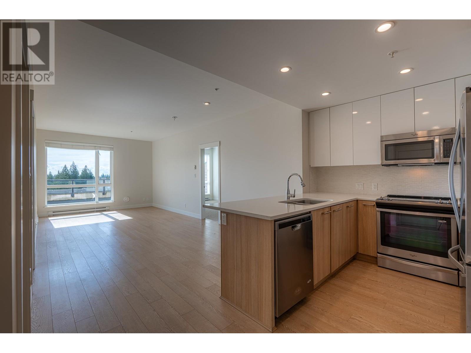 208 875 GIBSONS WAY, Gibsons