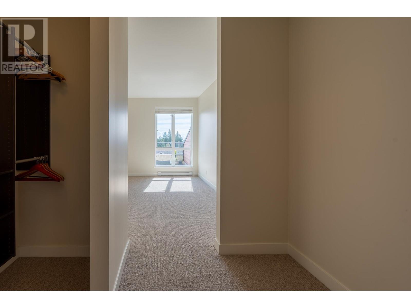 208 875 GIBSONS WAY, Gibsons