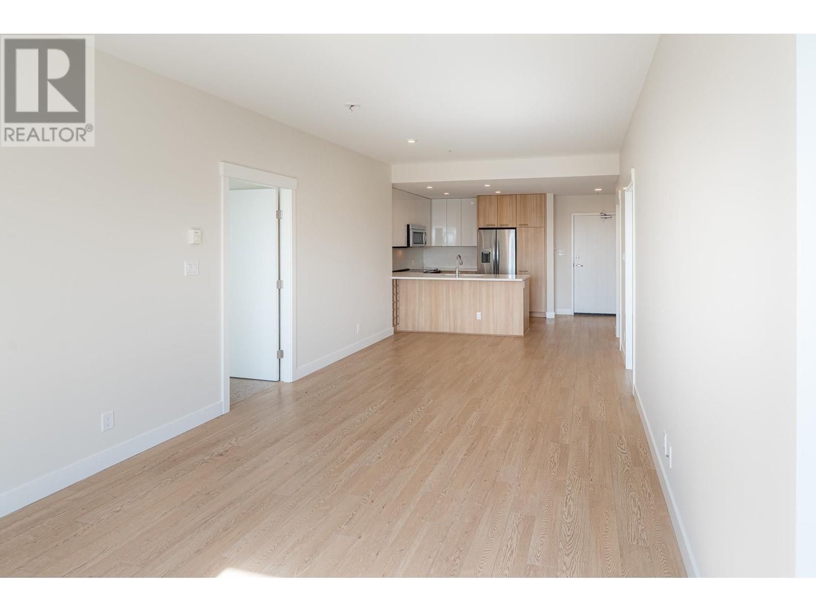 208 875 GIBSONS WAY, Gibsons