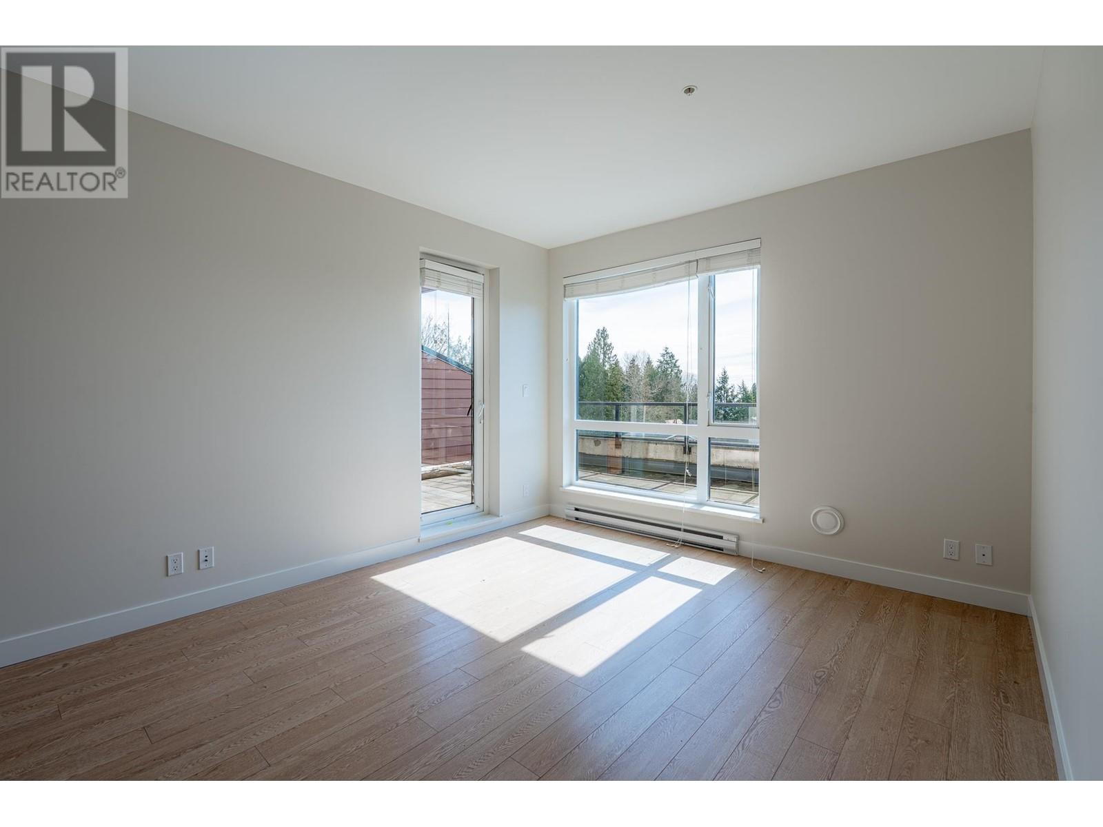 208 875 GIBSONS WAY, Gibsons