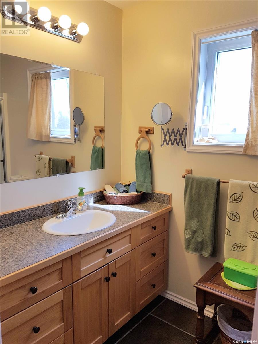 Photo 11 of 325 Ruby Drive, Coteau Rm No 255 SK