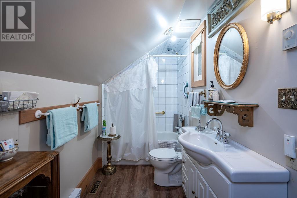243 FRONT Street, Kaslo