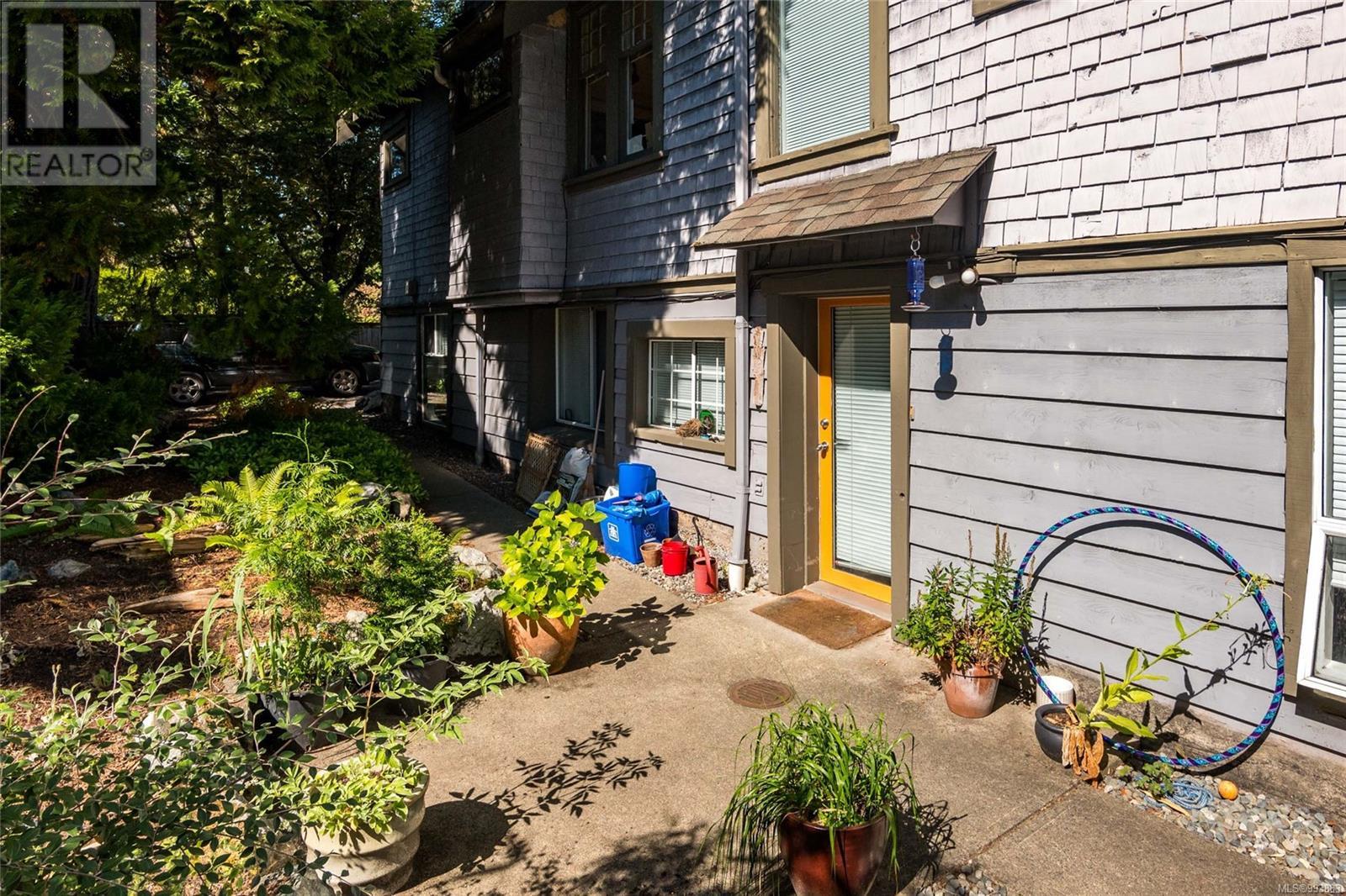 Photo 20 of 3439 Cook St, Saanich BC