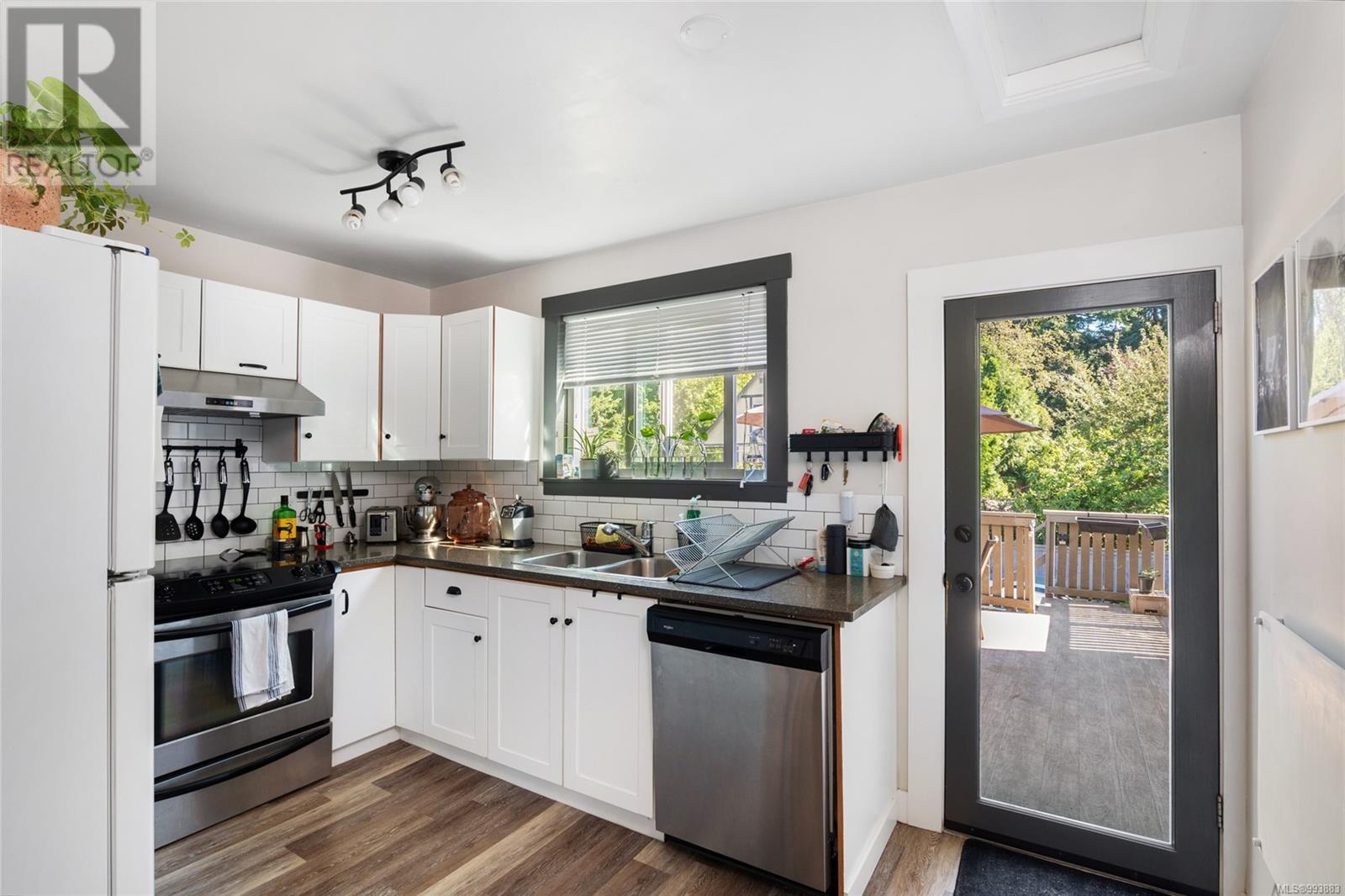 Photo 6 of 3439 Cook St, Saanich BC