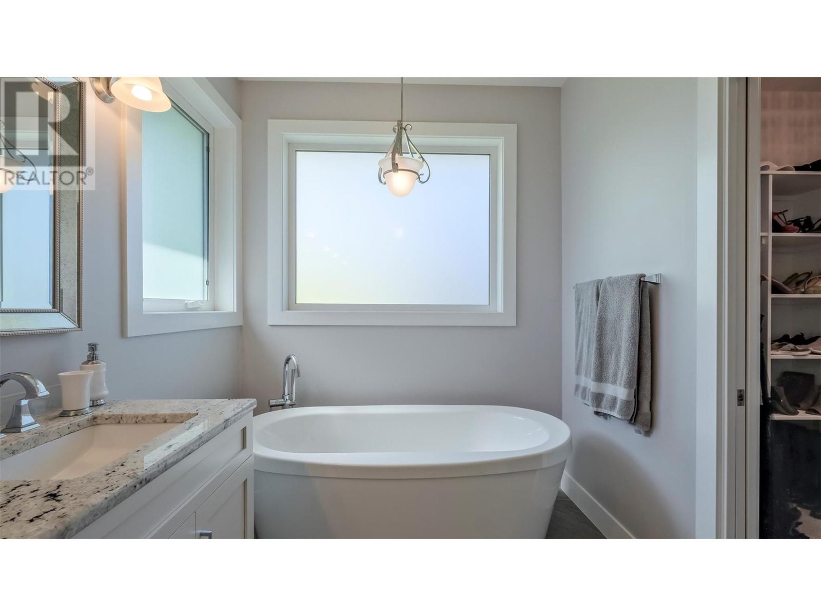  593 Harrogate Lane, Kelowna