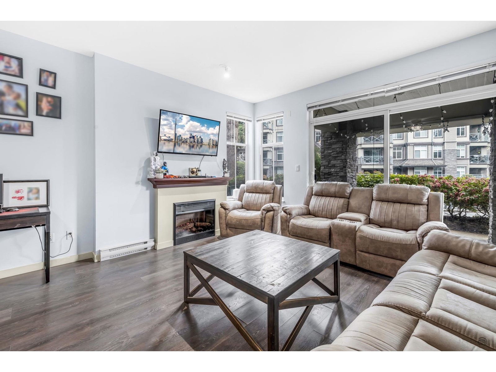 Photo 7 of 203 33318 E Bourquin Crescent, Abbotsford BC