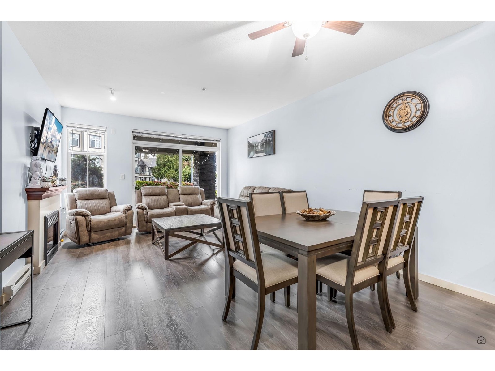 Photo 8 of 203 33318 E Bourquin Crescent, Abbotsford BC