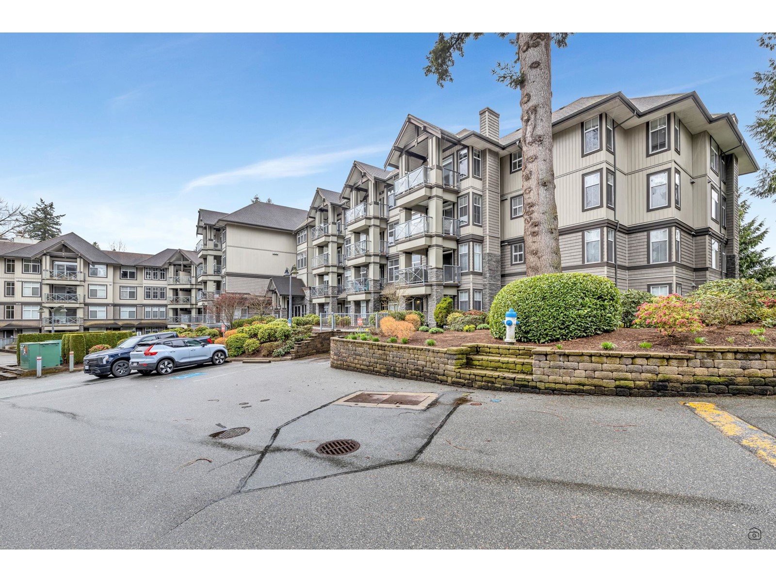 Photo 1 of 203 33318 E Bourquin Crescent, Abbotsford BC