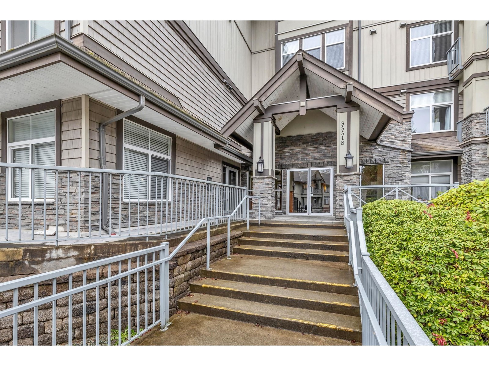 Photo 2 of 203 33318 E Bourquin Crescent, Abbotsford BC