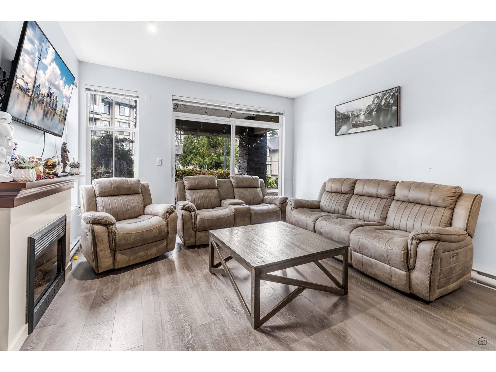 Photo 5 of 203 33318 E Bourquin Crescent, Abbotsford BC
