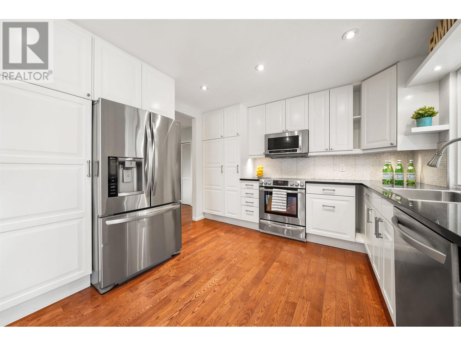 3808 CEDAR DRIVE, Port Coquitlam real estate listing R2985061
