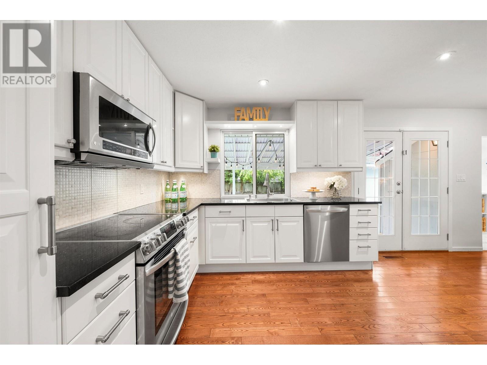3808 CEDAR DRIVE, Port Coquitlam real estate listing R2985061