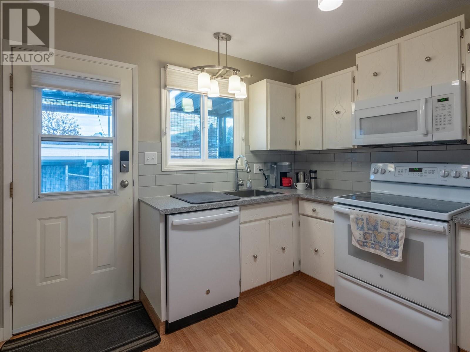 13707 Dickson Avenue Unit# 13, Summerland