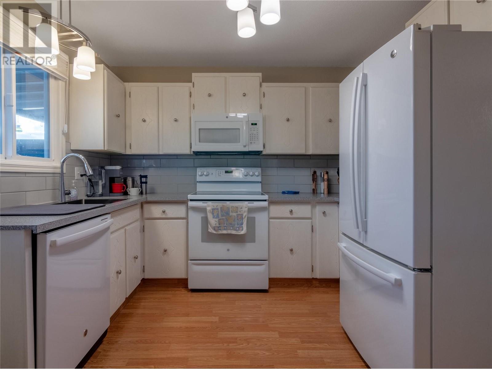 13707 Dickson Avenue Unit# 13, Summerland