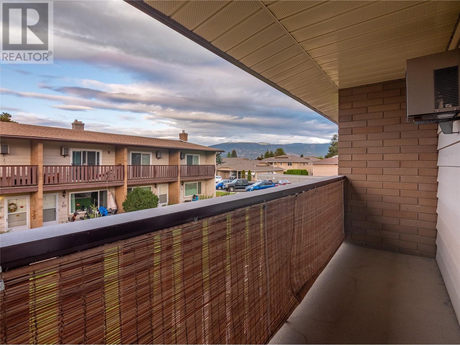 13707 Dickson Avenue Unit# 13, Summerland