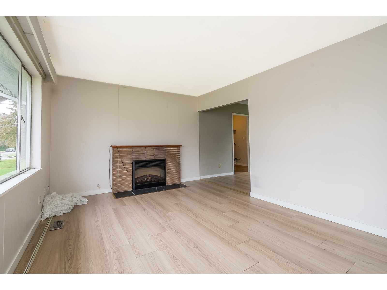Photo 8 of 10331 155 A Street, Surrey BC