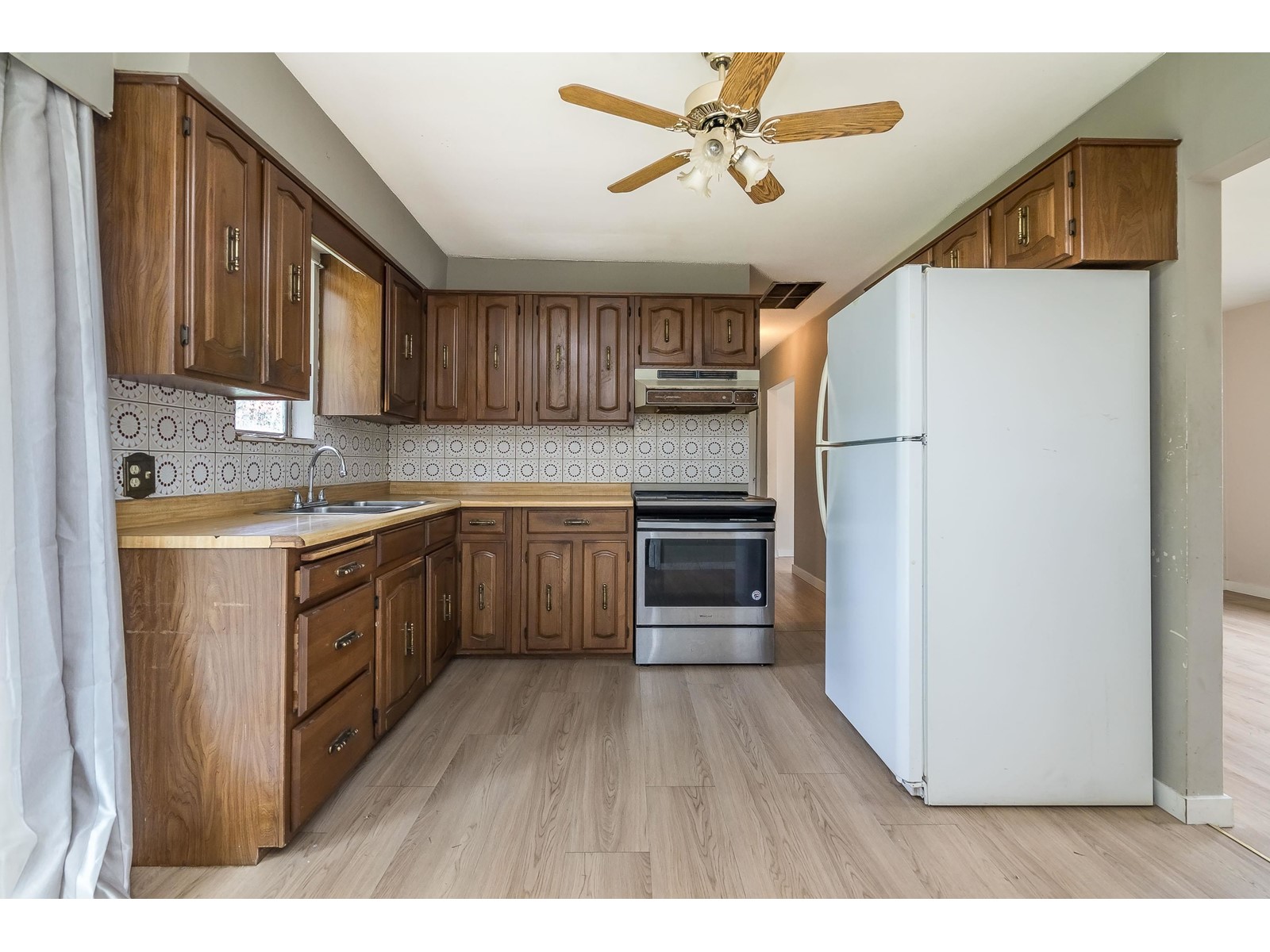 Photo 14 of 10331 155 A Street, Surrey BC