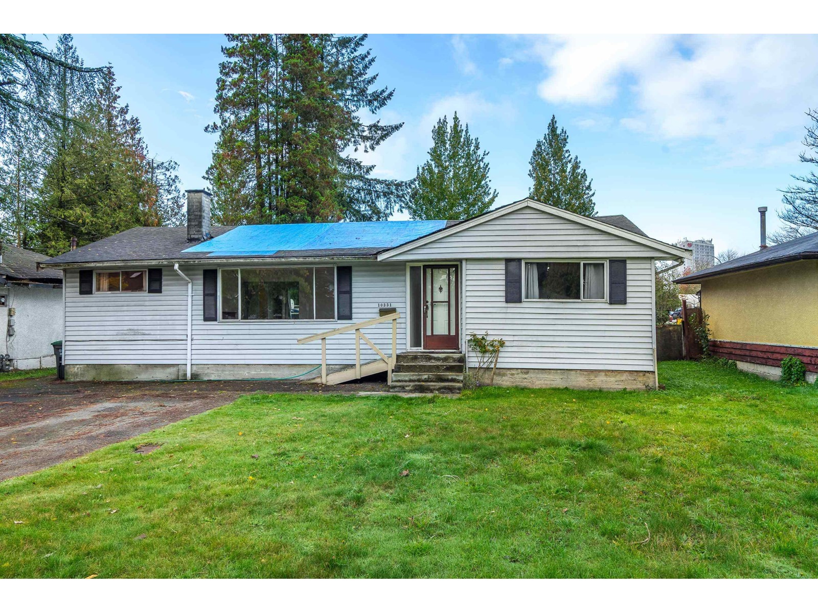 Photo 3 of 10331 155 A Street, Surrey BC