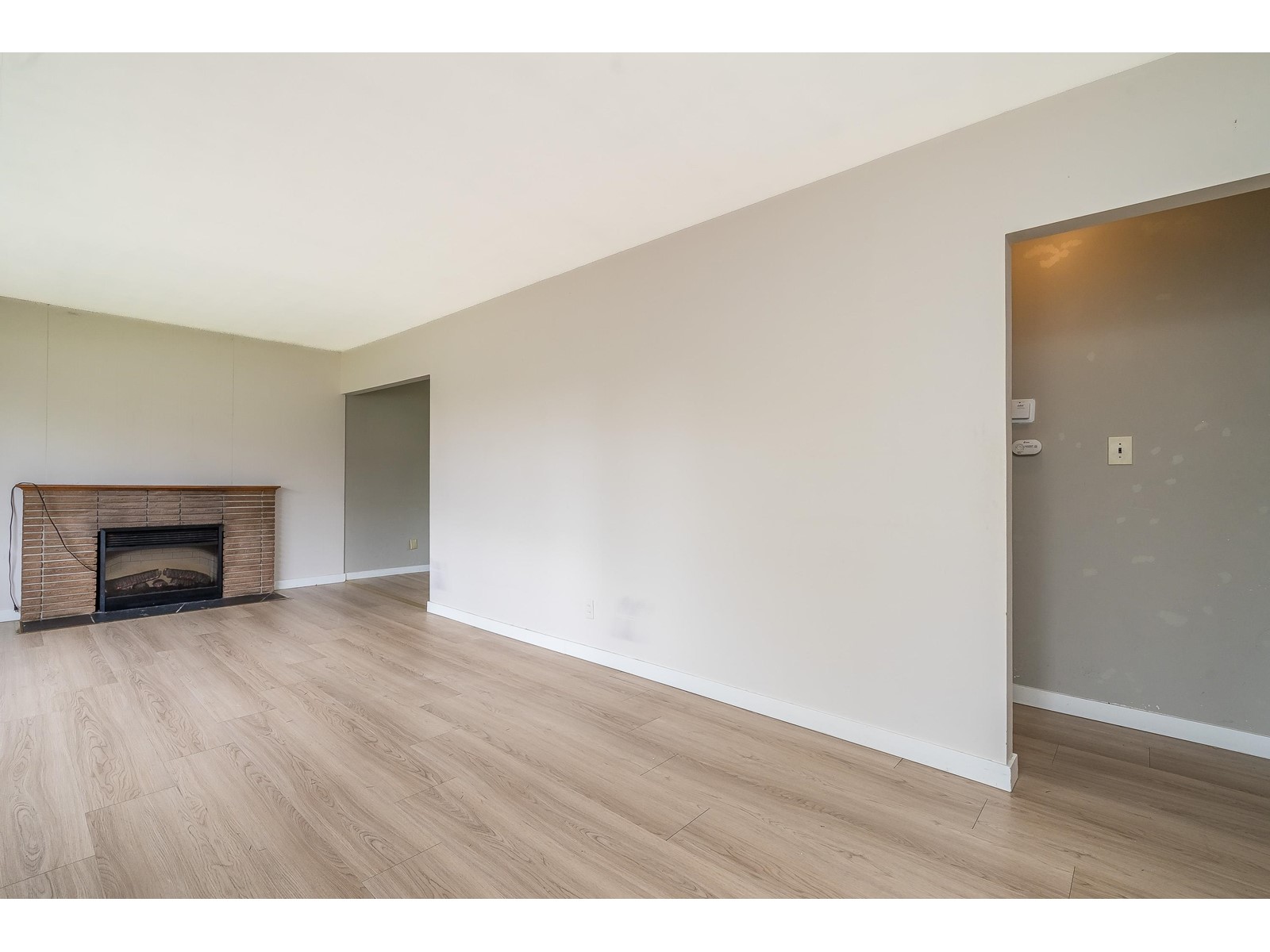 Photo 7 of 10331 155 A Street, Surrey BC