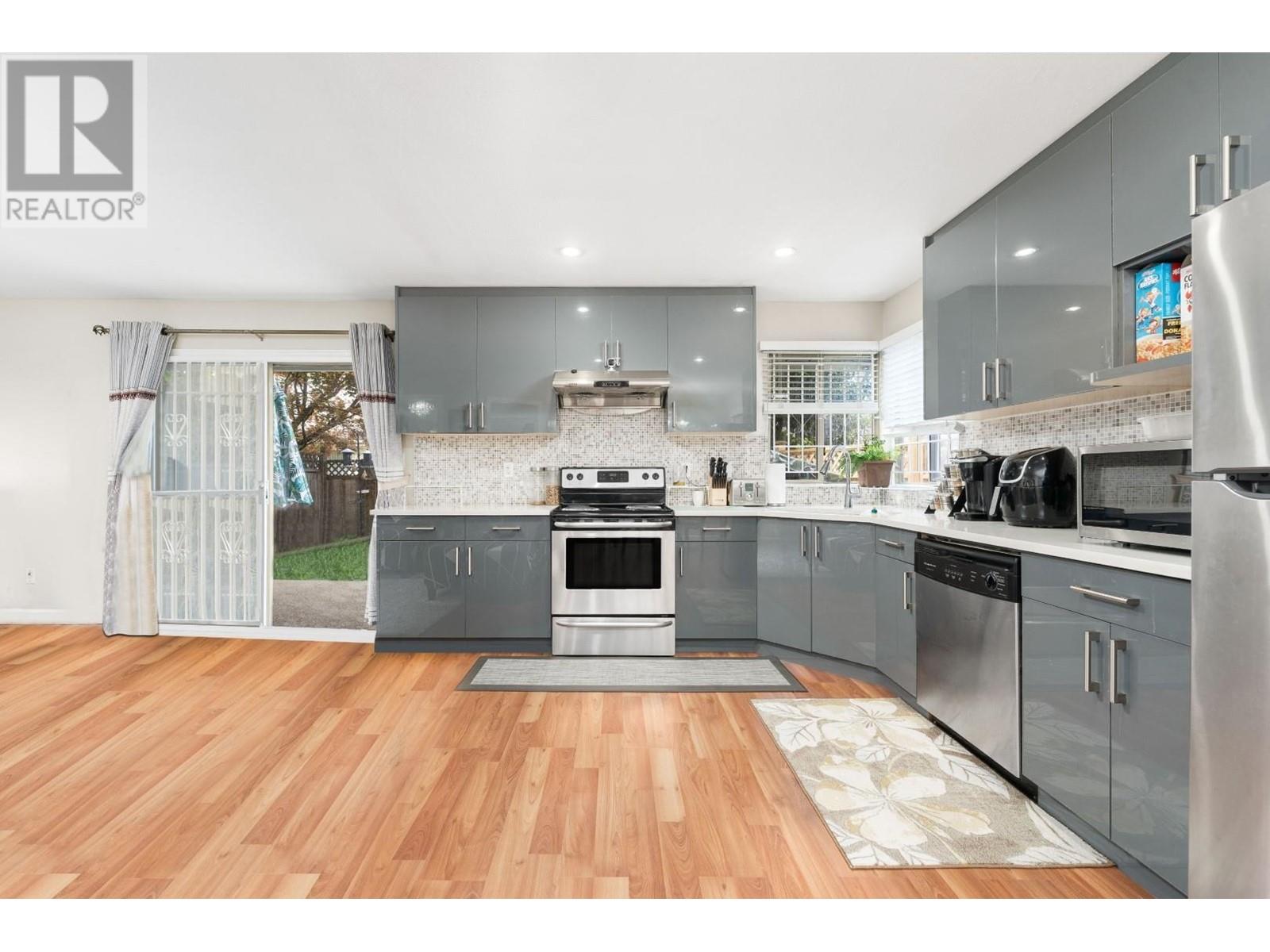 10180 RIVER DRIVE, Richmond