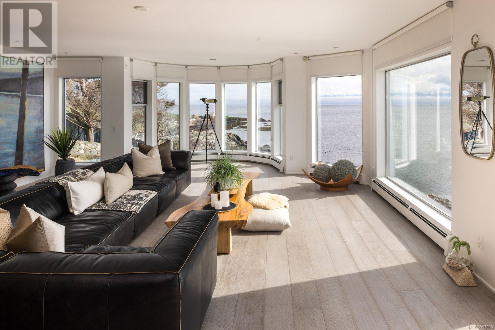  2179 Crescent Road, Oak Bay