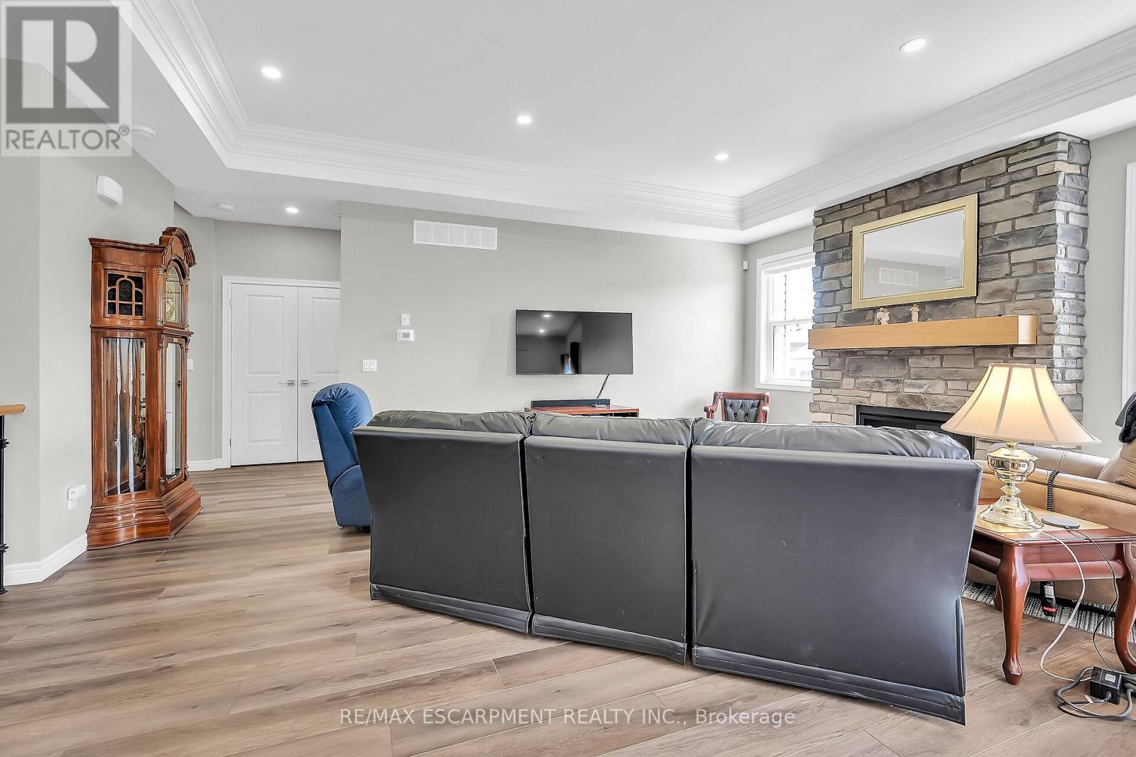 Photo 16 of 13 A Cumberland Street, Brantford ON