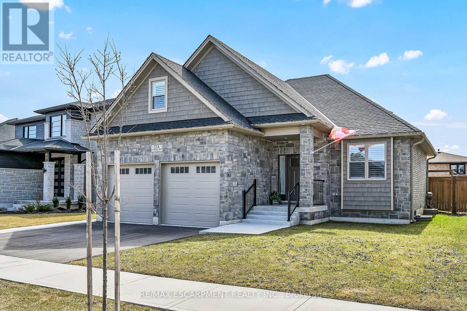 Photo 2 of 13 A Cumberland Street, Brantford ON