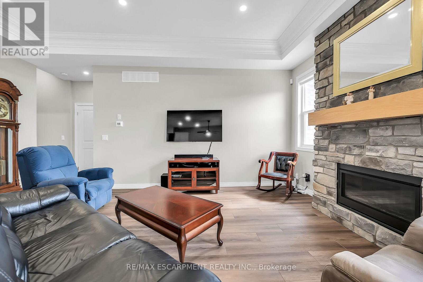 Photo 21 of 13 A Cumberland Street, Brantford ON