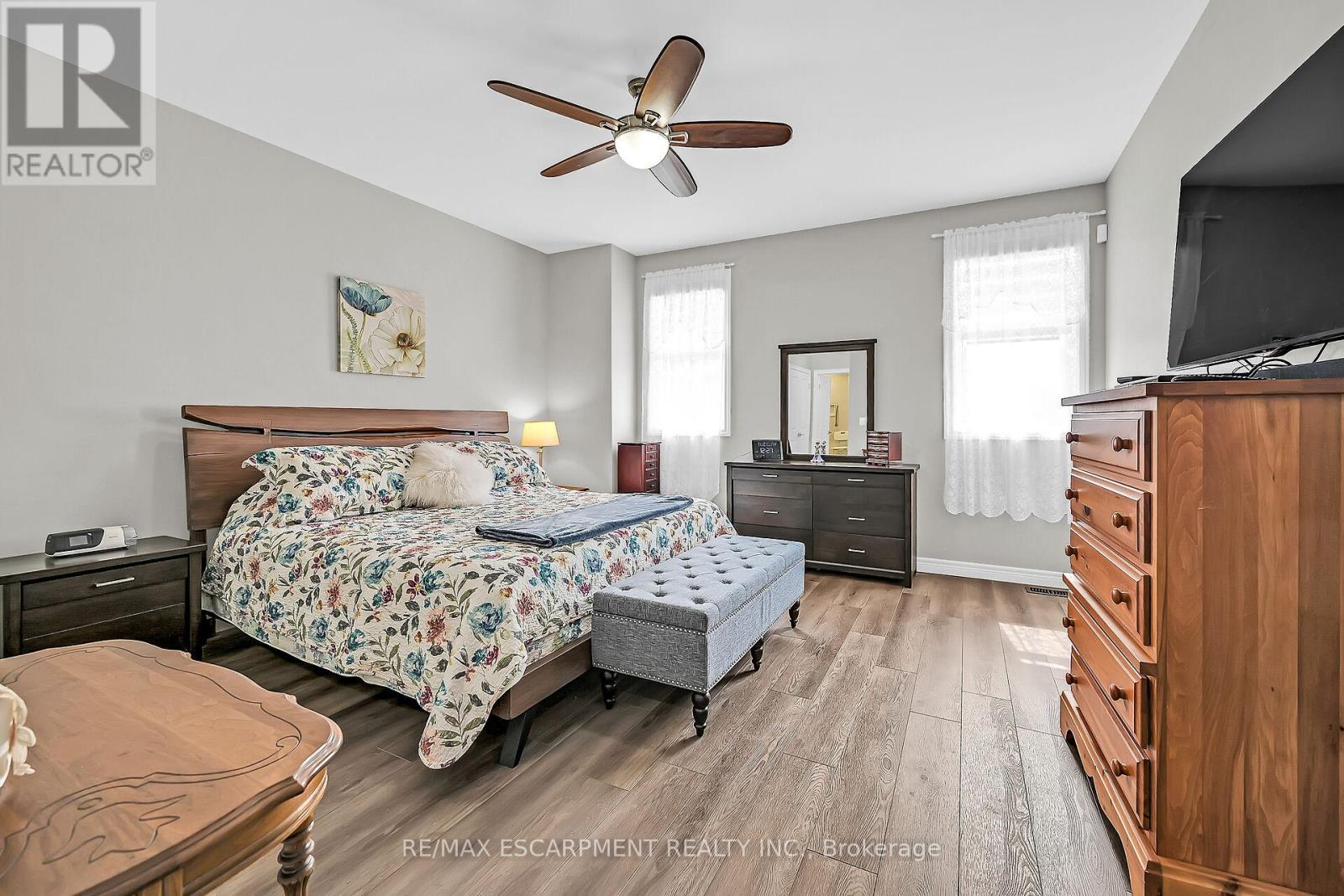 Photo 22 of 13 A Cumberland Street, Brantford ON