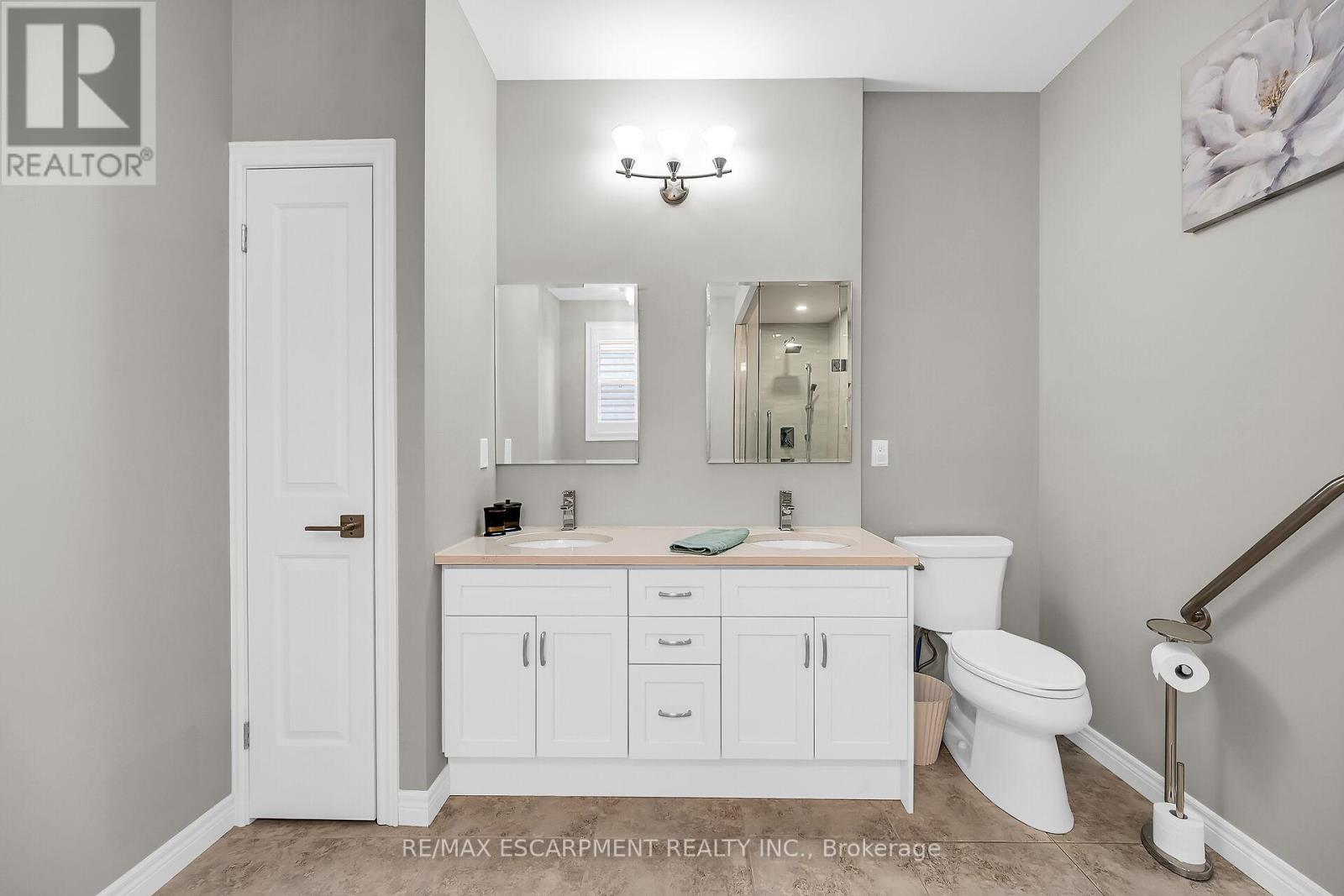 Photo 26 of 13 A Cumberland Street, Brantford ON