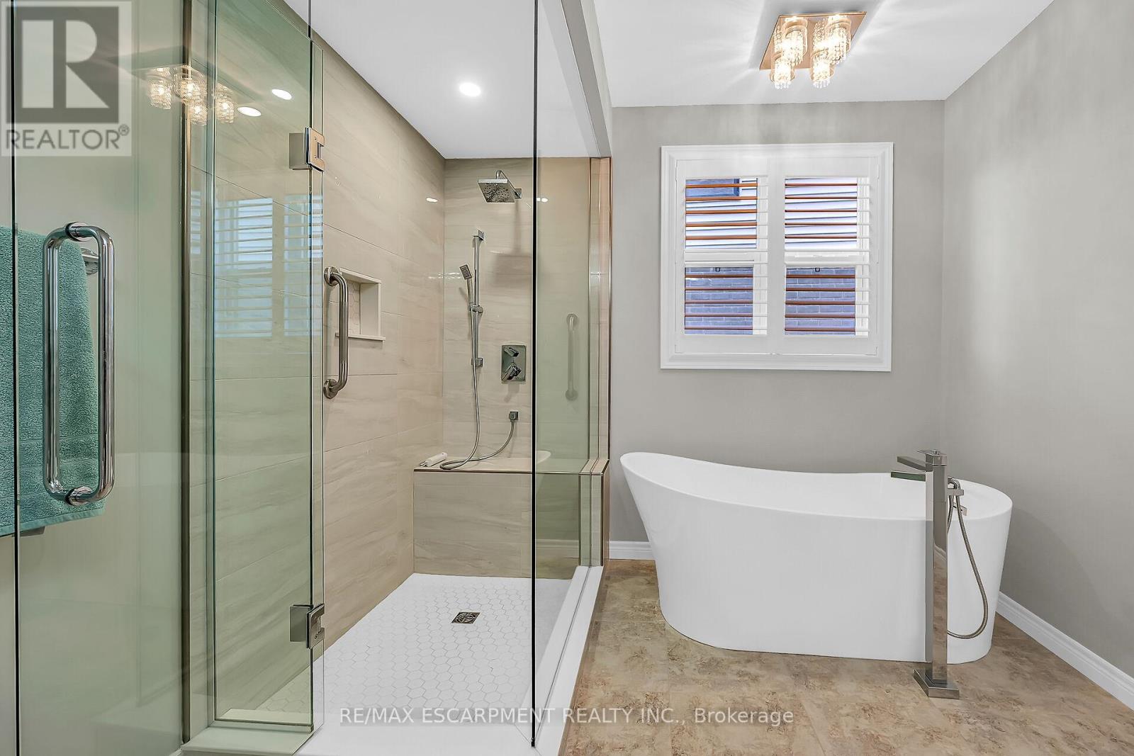 Photo 27 of 13 A Cumberland Street, Brantford ON